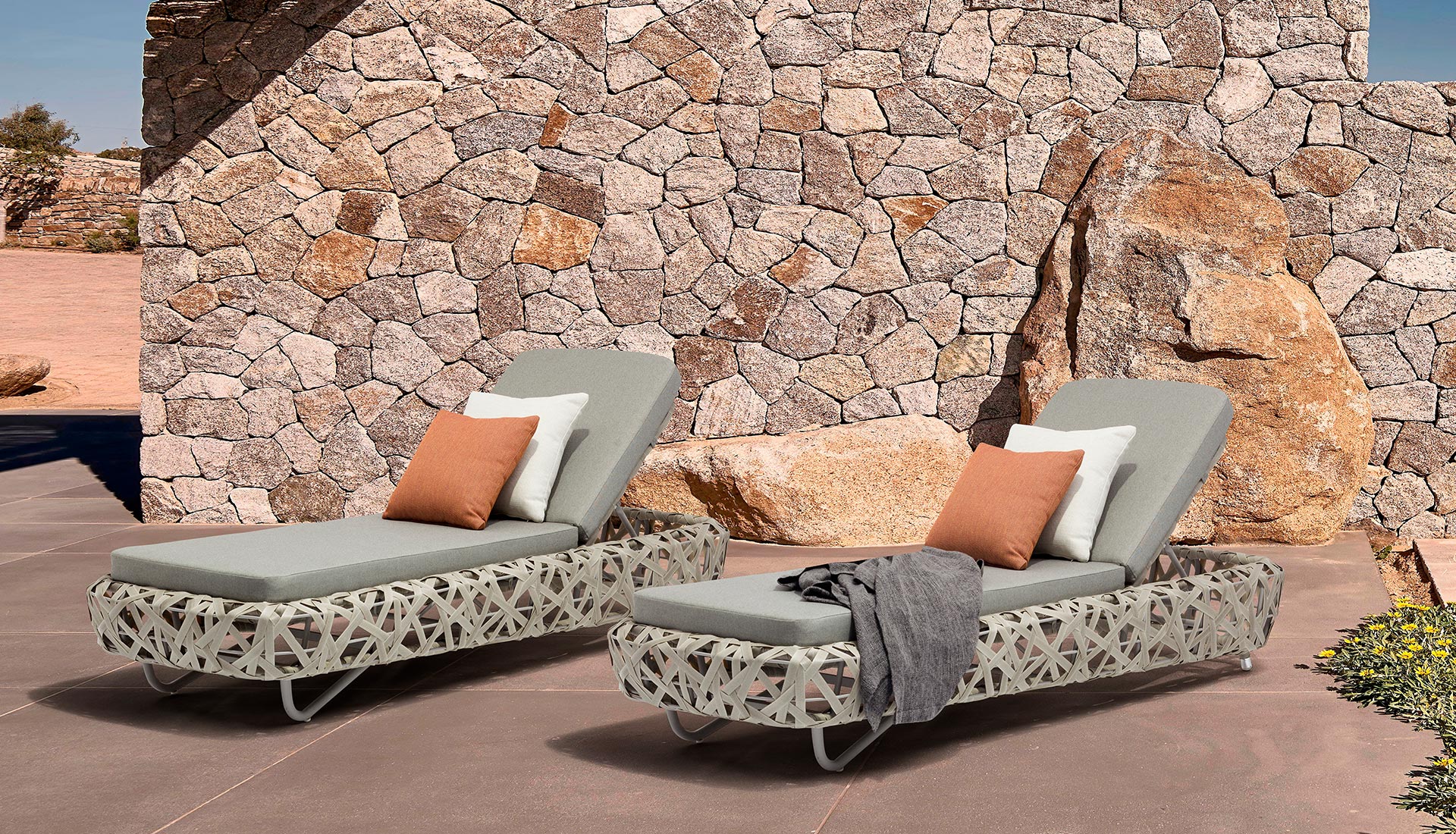 Curl chaise lounge